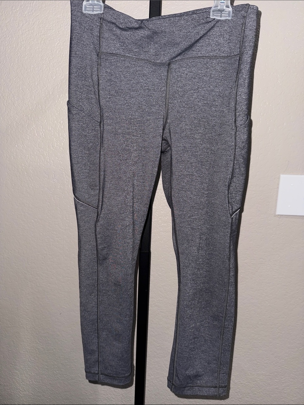 Lululemon Gray Active Leggings with Side Pockets size 6